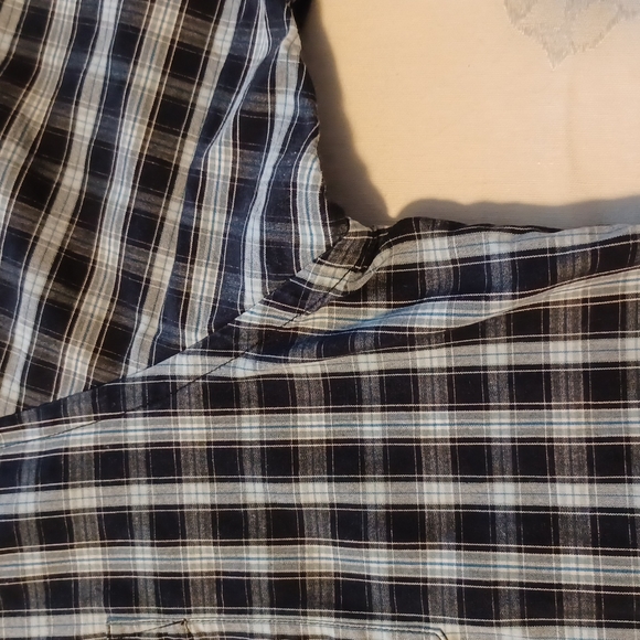 Men's Short Sleeve Gap Button Down Shirt. Large. Dark Navy Blue Plaid/Check. - Picture 5 of 8
